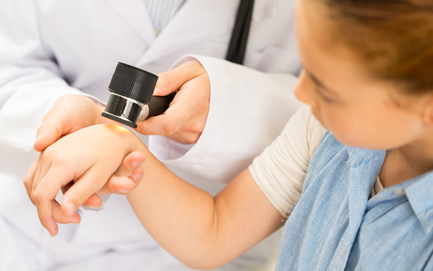 Έλεγχος Ελιών σε Παιδιά από Εξειδικευμένο Δερματολόγο | DermaMedica